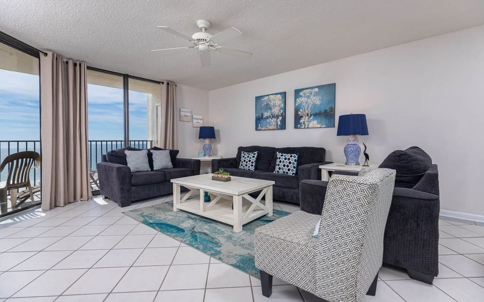 Condo, 3 Bedrooms | Living area