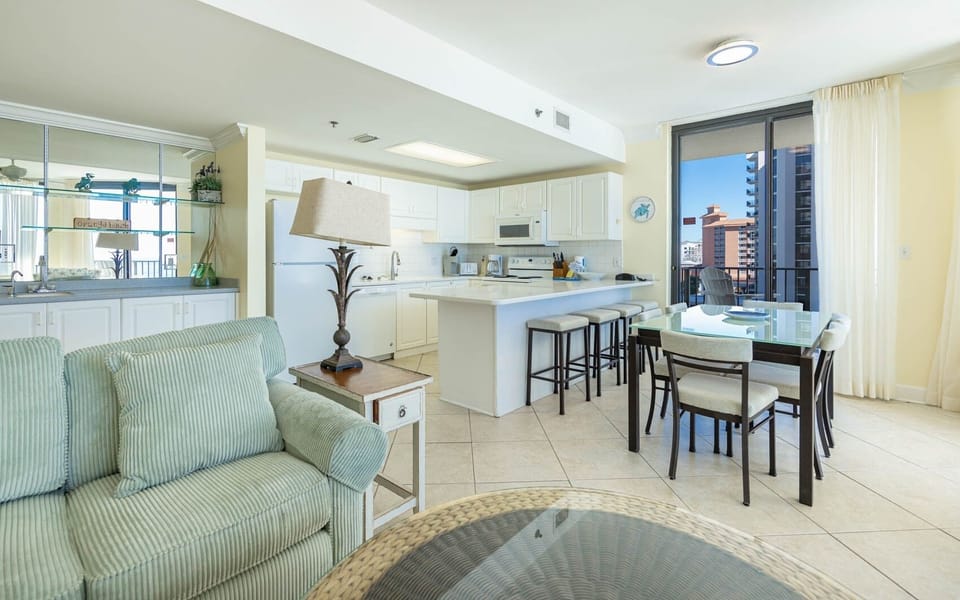 Condo, 3 Bedrooms | Living area
