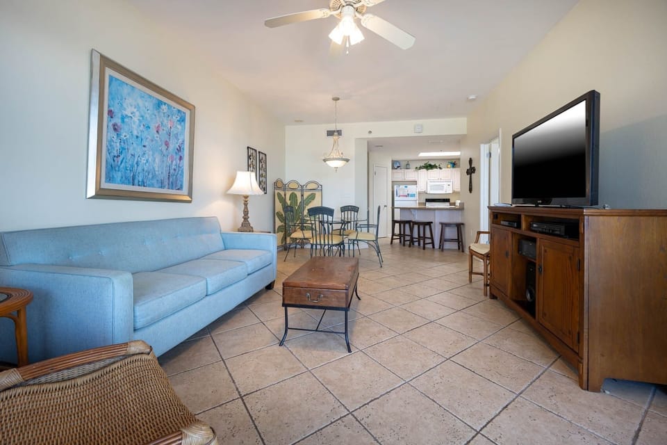 Condo, 2 Bedrooms | Living area