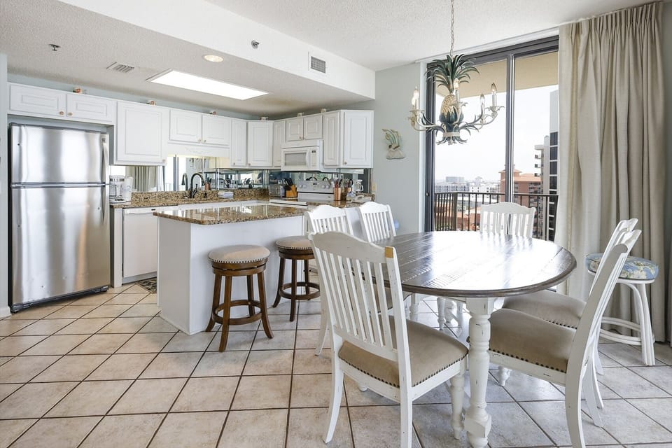 Condo, 3 Bedrooms | Dining