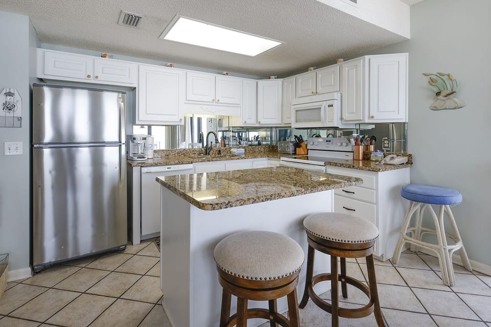 Condo, 3 Bedrooms | Private kitchen | Coffee/tea maker, fridge, oven