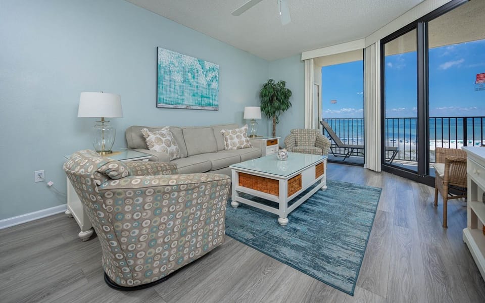 Condo, 2 Bedrooms | Living area
