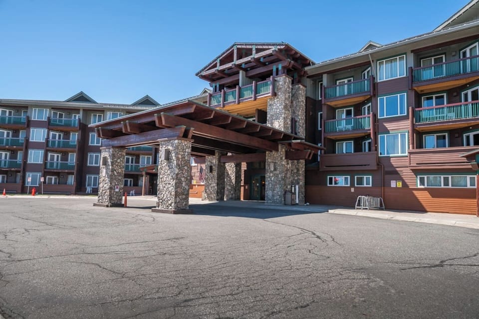 Condo living with resort style amenities! 
