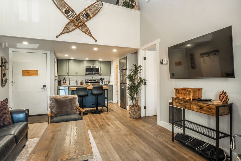 Cozy condo, endless adventure!