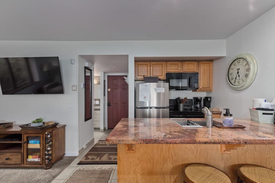 Cozy condo, endless adventure!