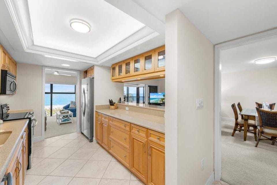 Condo, 2 Bedrooms | Private kitchen