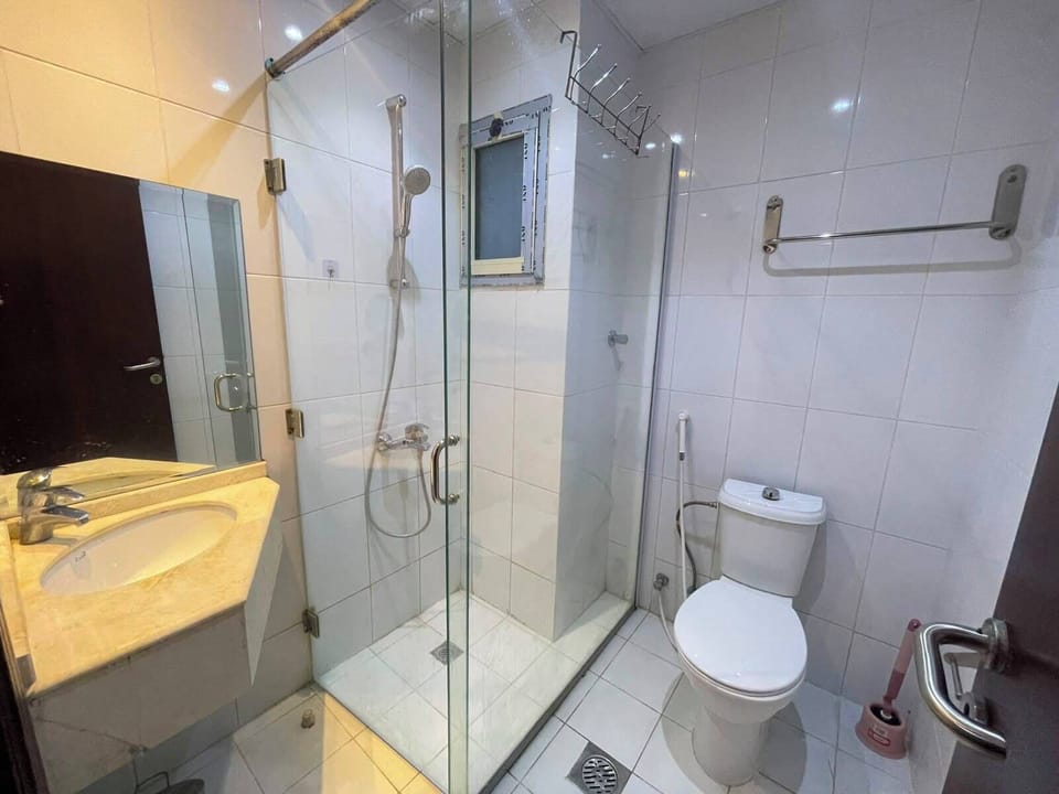Shower, free toiletries, towels, soap
