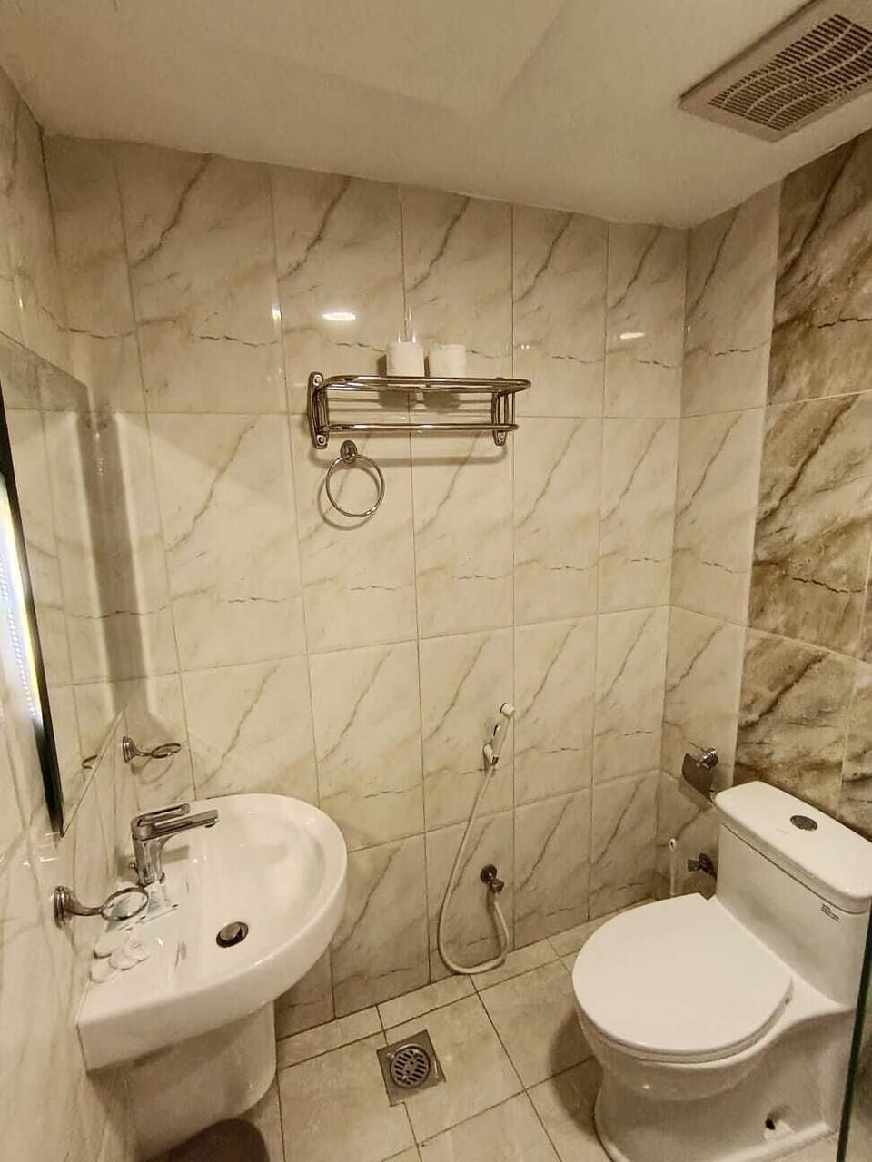 Triple Room | Bathroom | Shower, free toiletries, towels, soap
