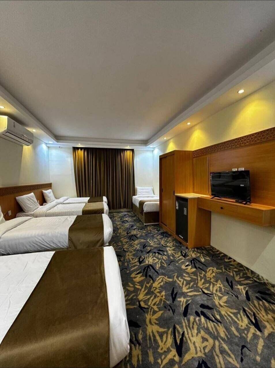 Quintuple Room