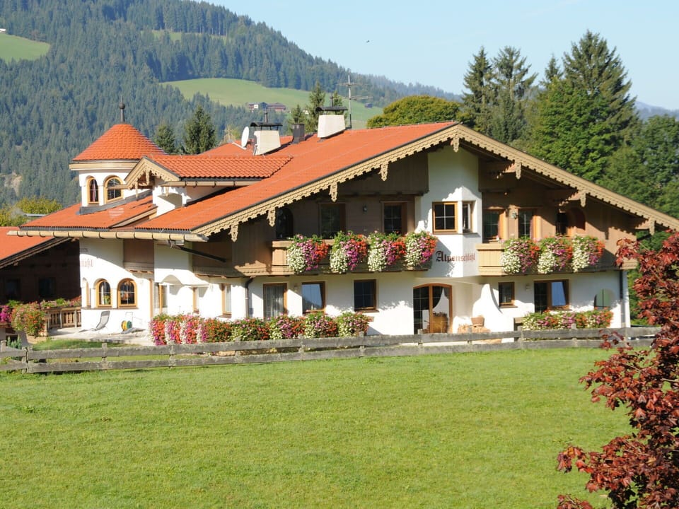 Roof, House, Shrub, Cottage, Home, Estate, Farmhouse, Groundcover, Garden