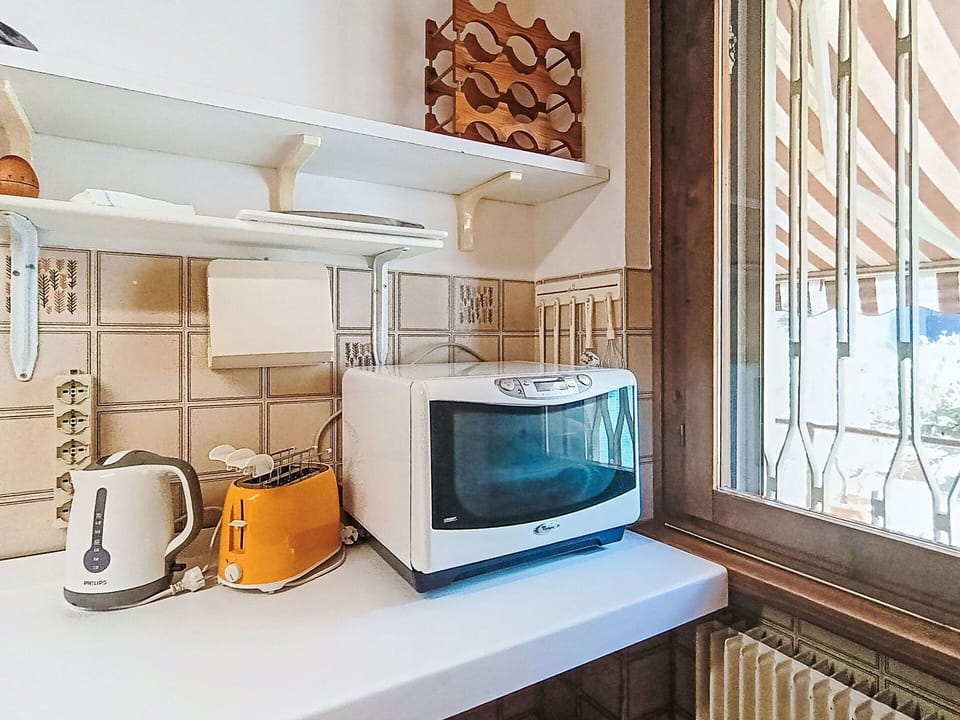 Wood, Interior Design, Kitchen Appliance, Major Appliance, Kitchen, Home Appliance, Small Appliance, Room, Countertop, Cabinetry
