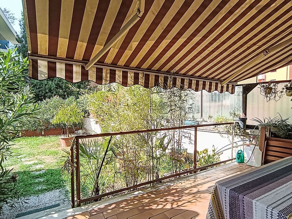 Awning, Balcony, Shade, Outdoor Structure, Porch, Chair, Houseplant, Canopy, Flowerpot, Pergola