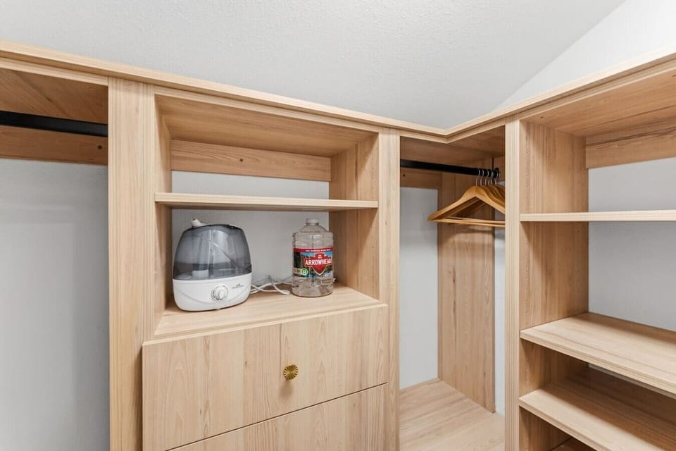 Walk-in closet