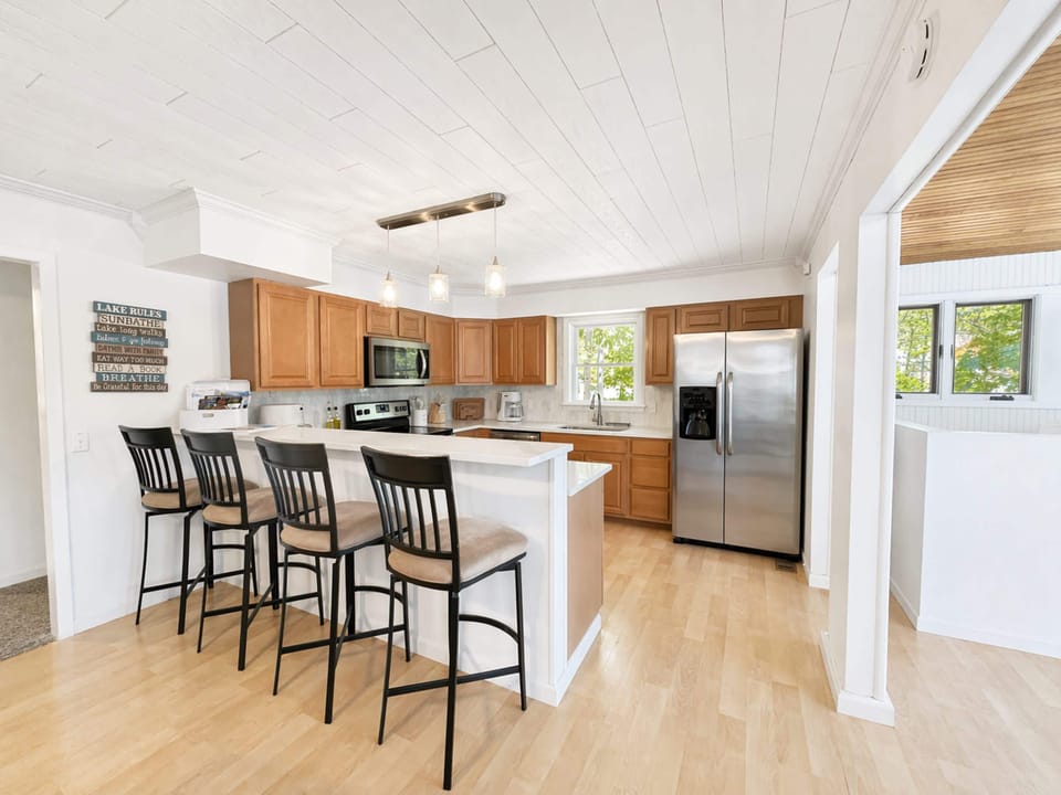 House, Multiple Beds (Lakeside Escape) | Private kitchen