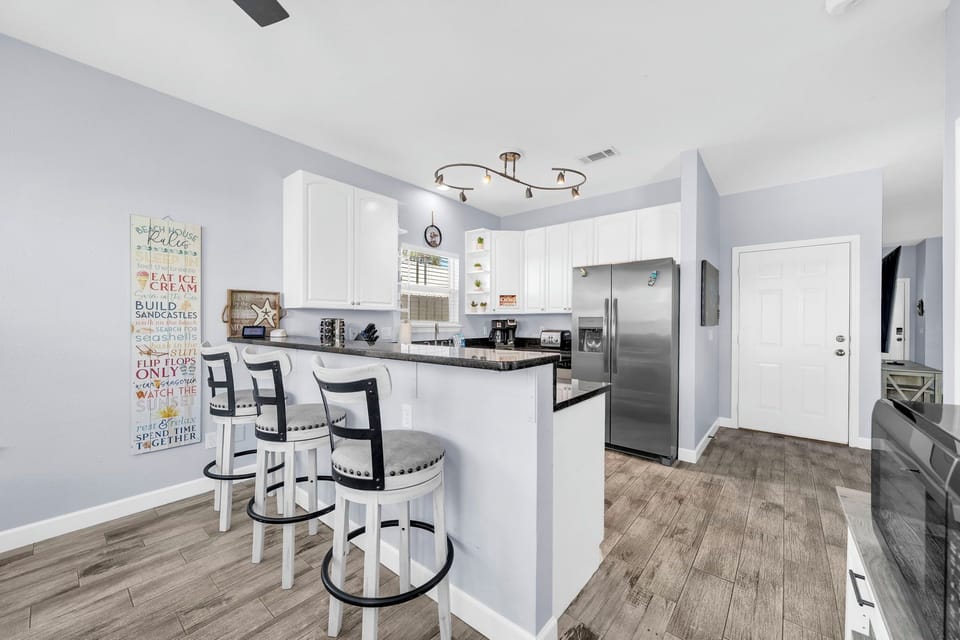 Eat-in bar seating