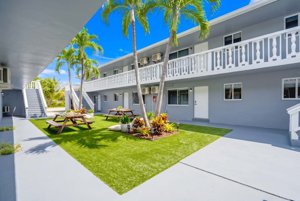 Welcome to your newly renovated home away from home, in a convenient Fort Lauderdale location.