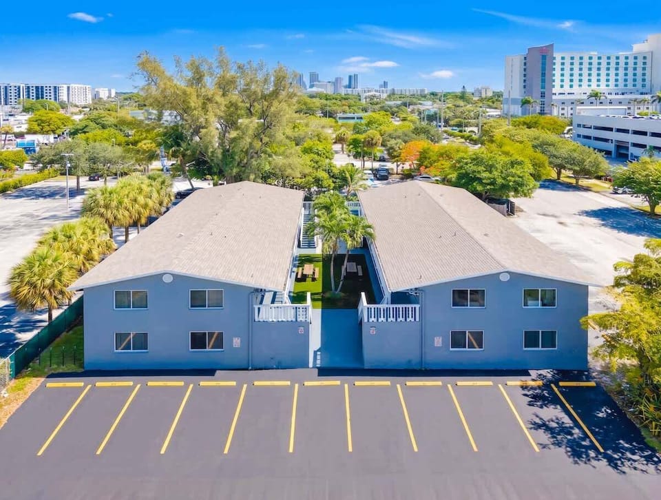 Welcome to your newly renovated home away from home, in a convenient Fort Lauderdale location.