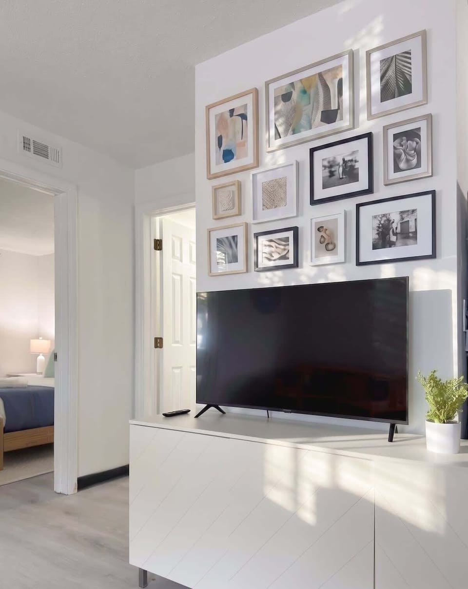 Make yourself at home in the welcoming living room, complete with comfortable seating and a Smart TV.