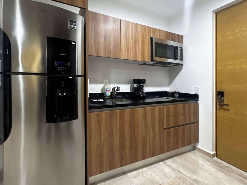 Equipped kitchenette (private studio)