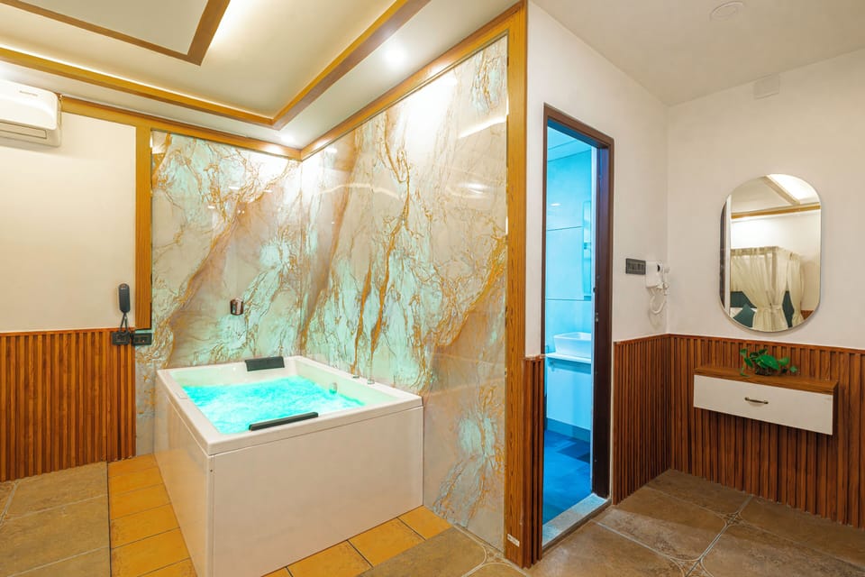 Suite, Accessible Bathtub | Bathroom