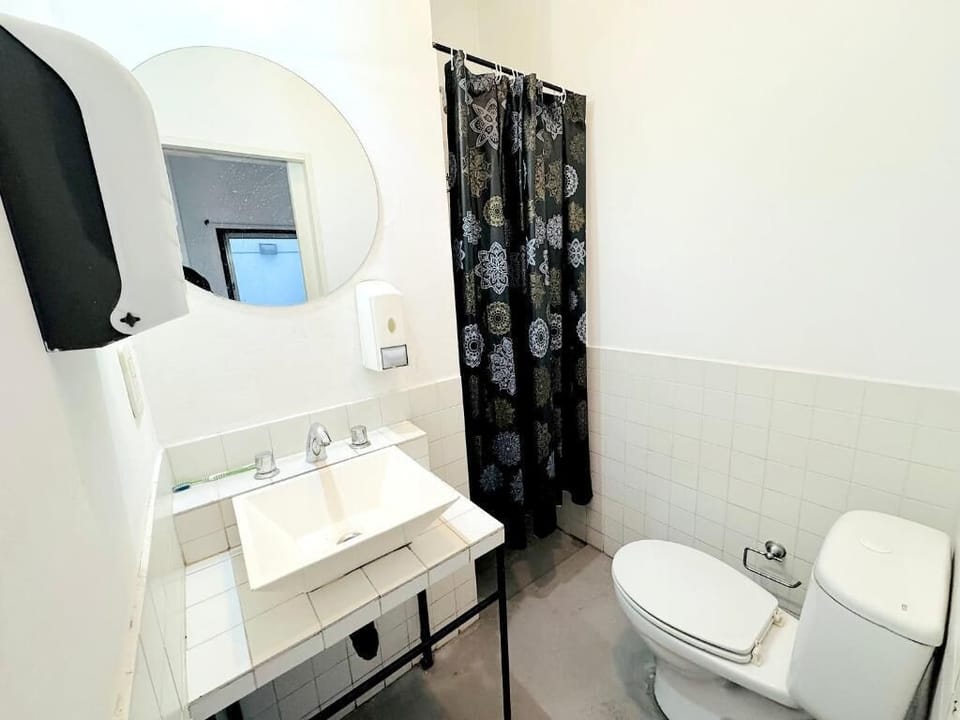 Classic Triple Room | Bathroom
