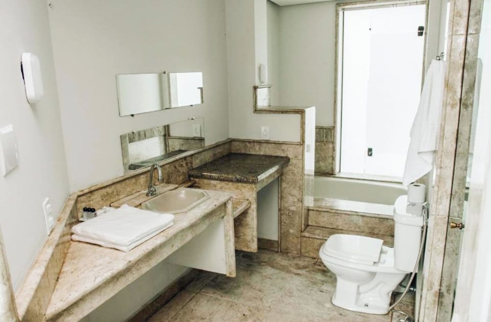 Deluxe Double Room, City View | Bathroom | Free toiletries, towels, soap, shampoo