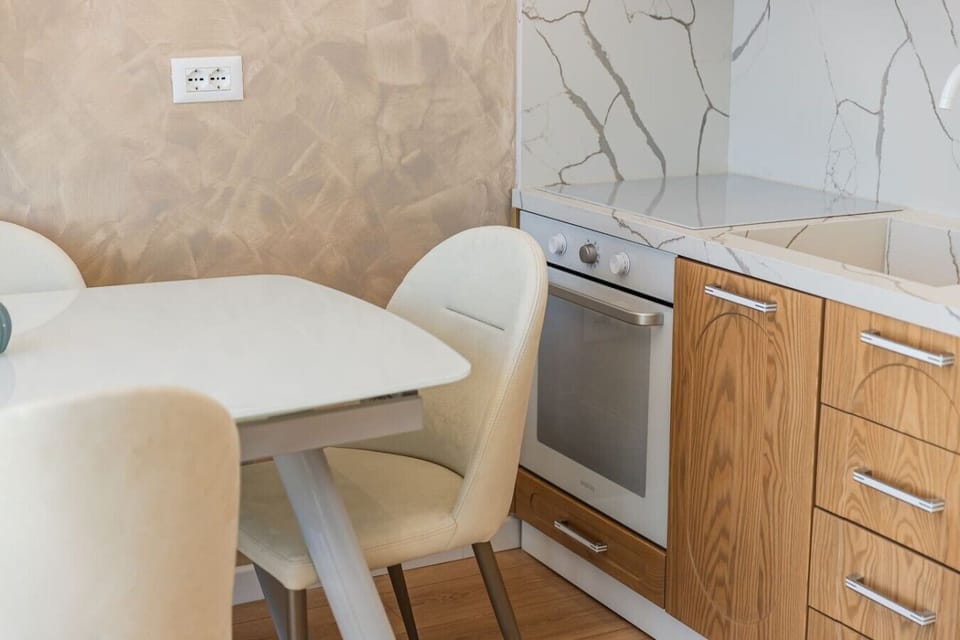 Dining area details