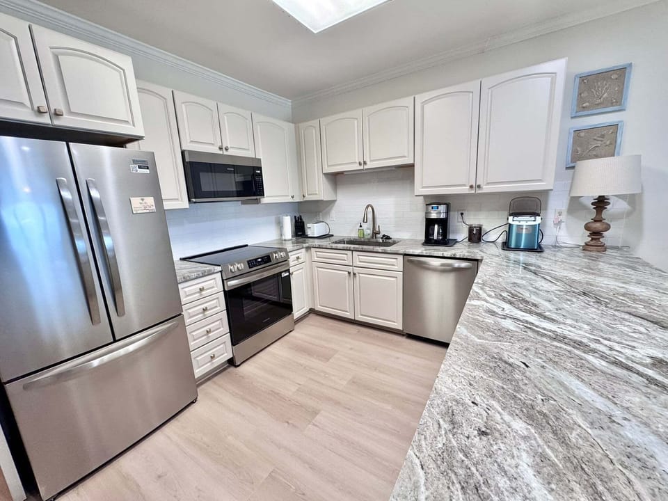 House, Multiple Beds (Marlin Key 2B) | Private kitchen