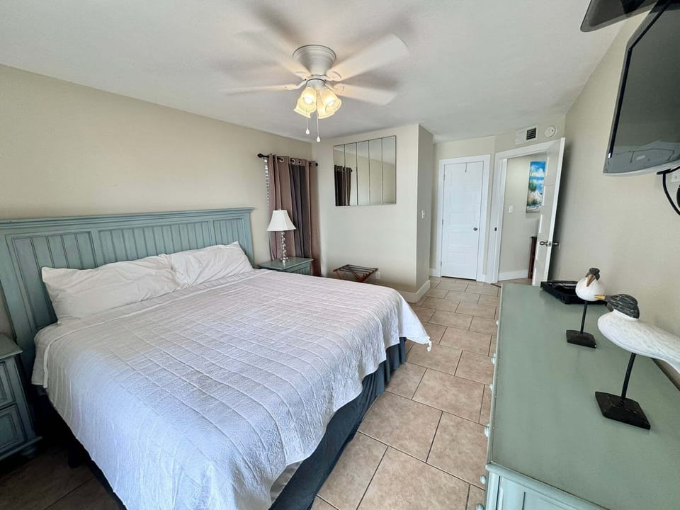 House, Multiple Beds (Regatta 101B) | 3 bedrooms, individually decorated, individually furnished, bed sheets