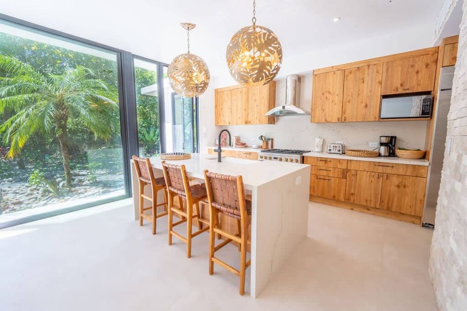 House | 5 bedrooms, high-speed internet