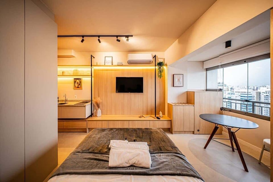 Deluxe Studio Suite, City View | WiFi (free)