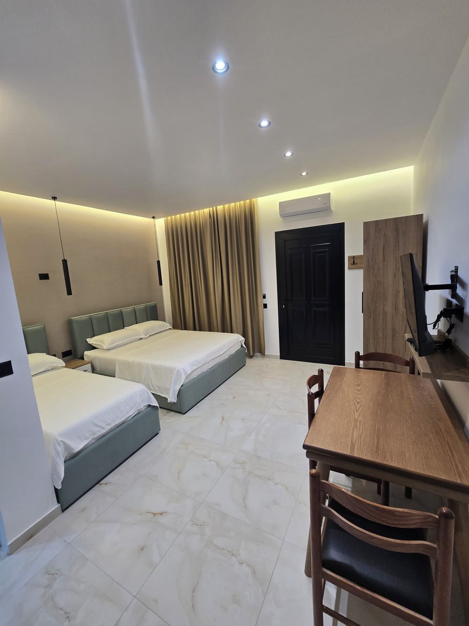 Comfort Triple Room, Balcony, Garden View | Desk, WiFi (free)