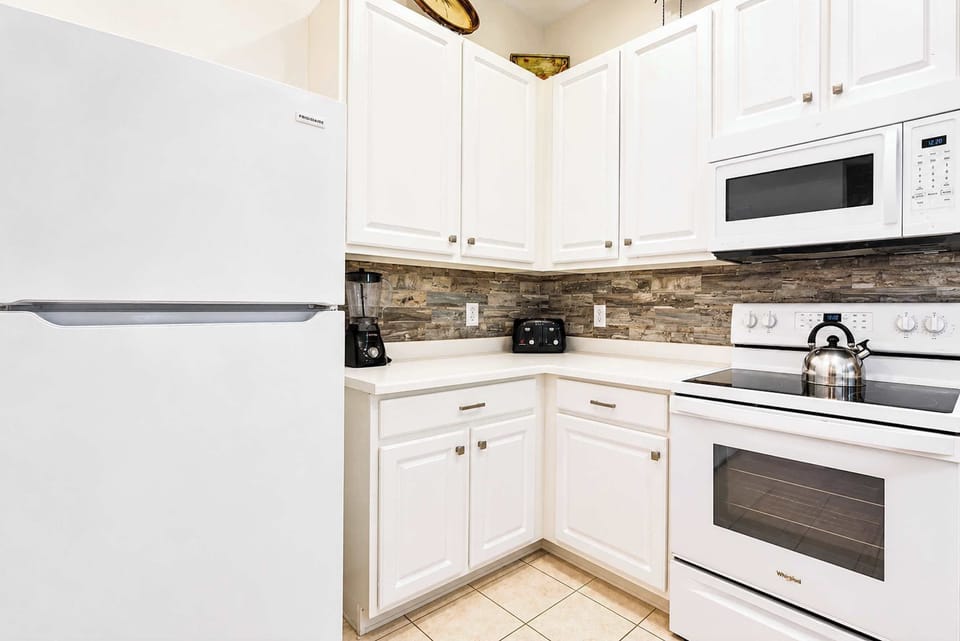 Condo, Multiple Beds, Garden View (Palm & Pine Retreat) | Private kitchen