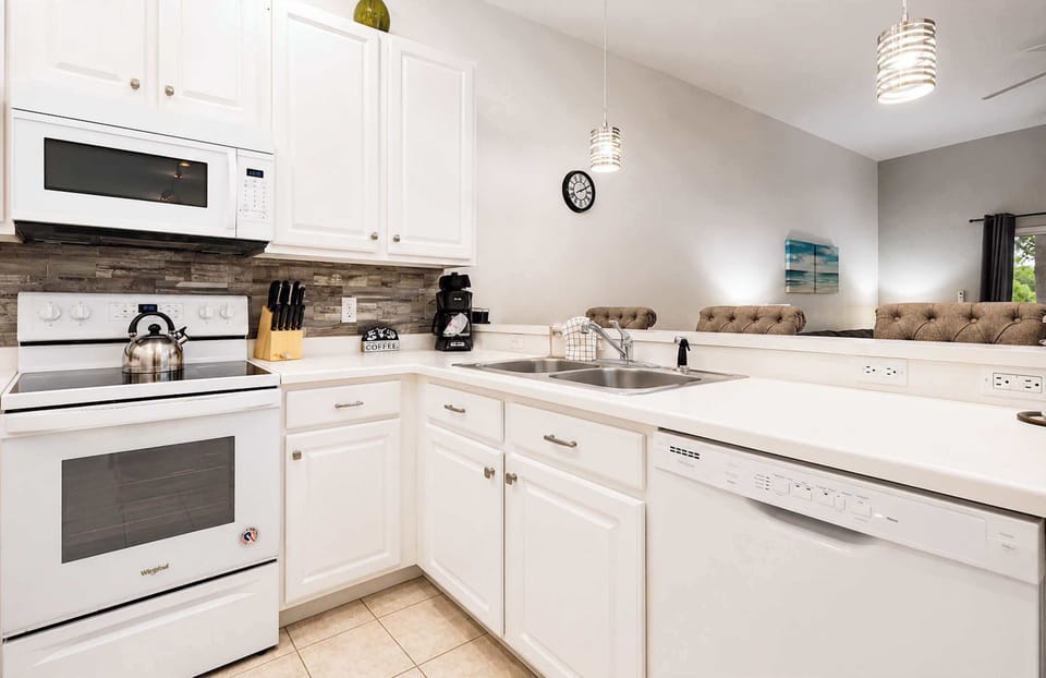 Condo, Multiple Beds, Garden View (Palm & Pine Retreat) | Private kitchen