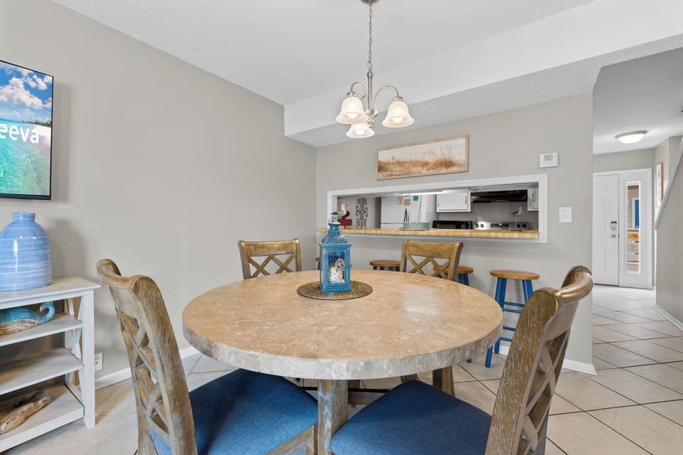 Signature Condo, 2 Bedrooms, Non Smoking, Kitchen | In-room dining