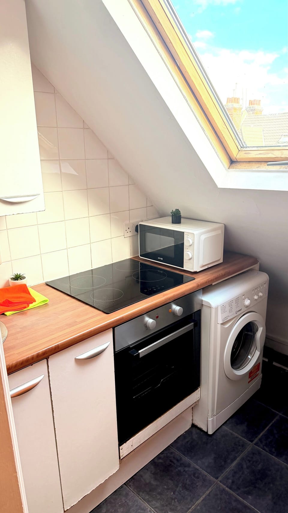 Fridge, microwave