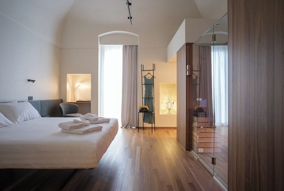 Exclusive Room, Balcony, City View | Premium bedding, down comforters, minibar, in-room safe