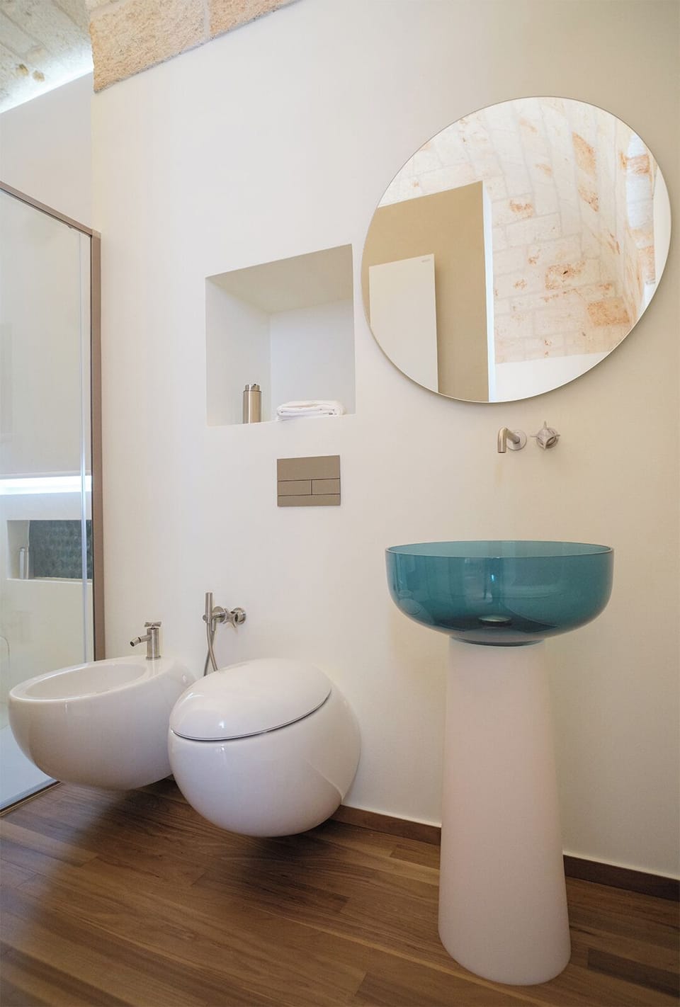 Design Room, Balcony, City View | Bathroom | Shower, rainfall showerhead, free toiletries, hair dryer