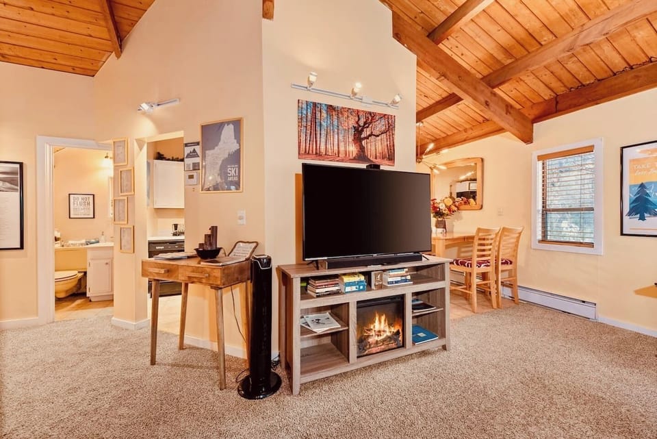 living room looking into dining/kitchen