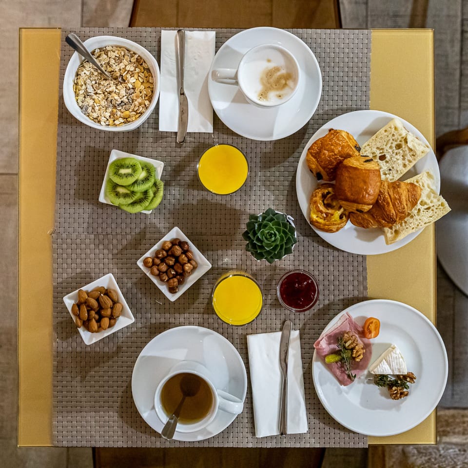 Daily buffet breakfast for a fee