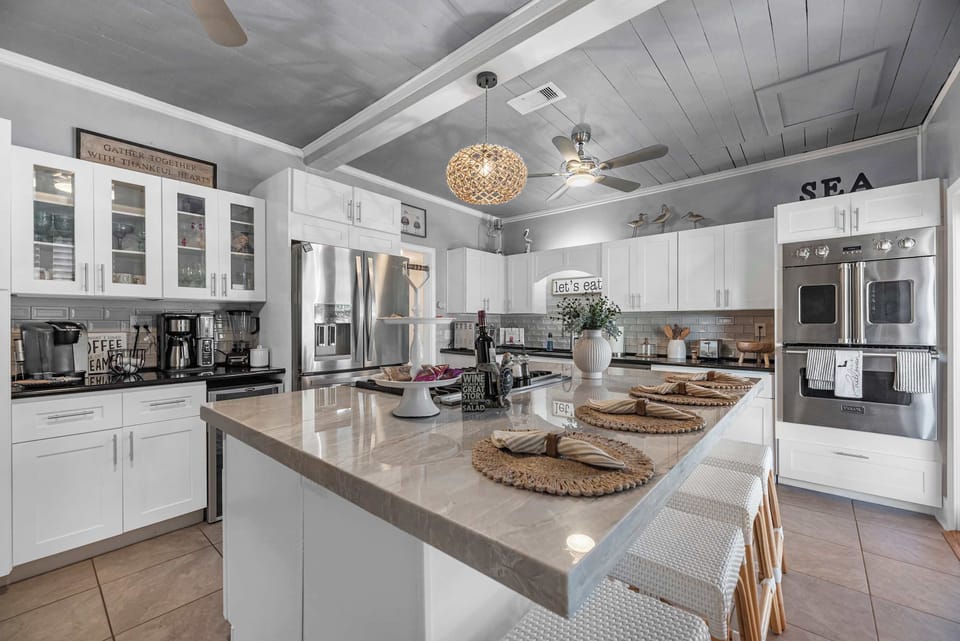 Channel your inner chef or simply reheat yesterday's pizza like a pro. Either way, this kitchen has everything you need to keep everyone happy and well-fed.