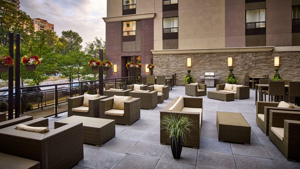 Enjoy the outdoor lounge area, ideal for relaxing and socializing in a stylish setting.