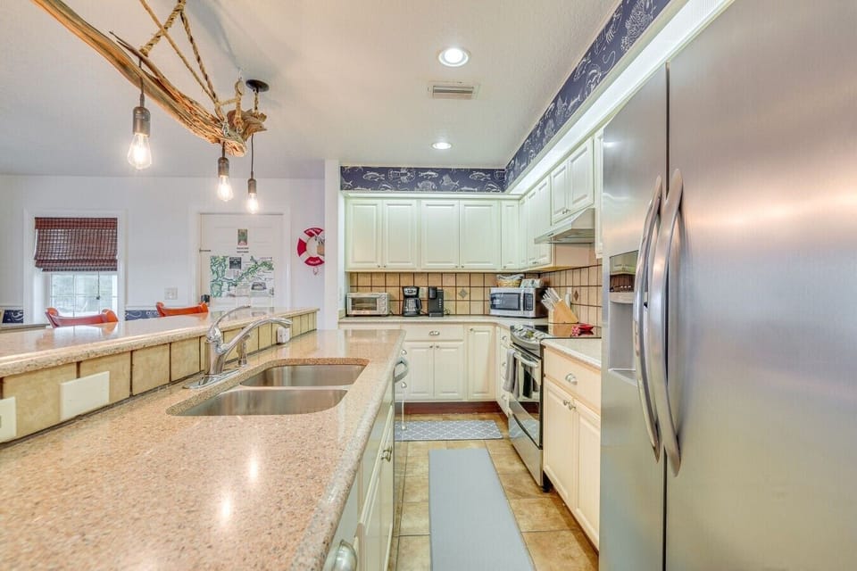 Kitchen | Double Sink | Pendant Lighting