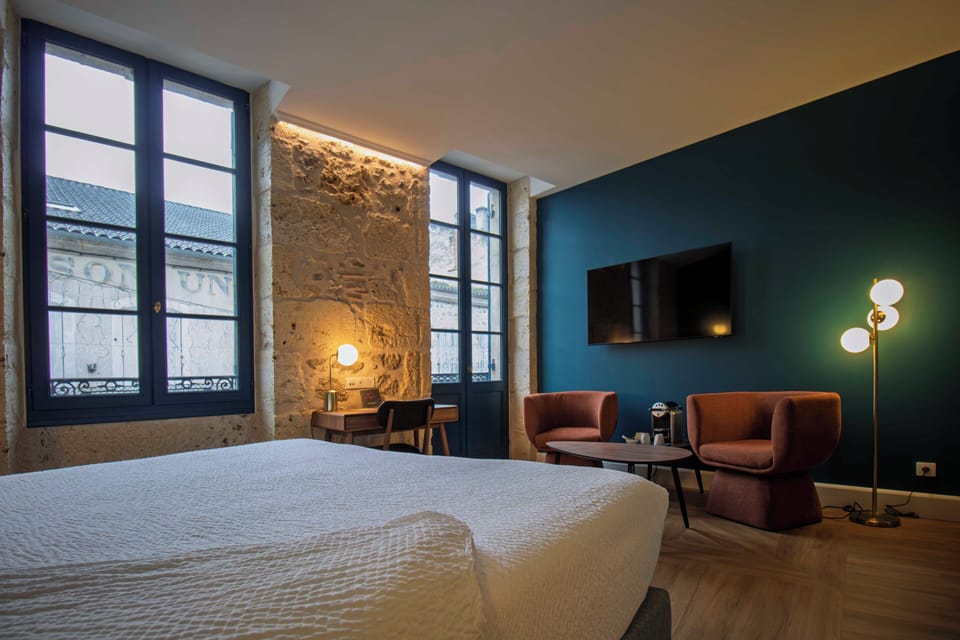 Premium Double Room | Individually decorated, individually furnished, soundproofing, free WiFi