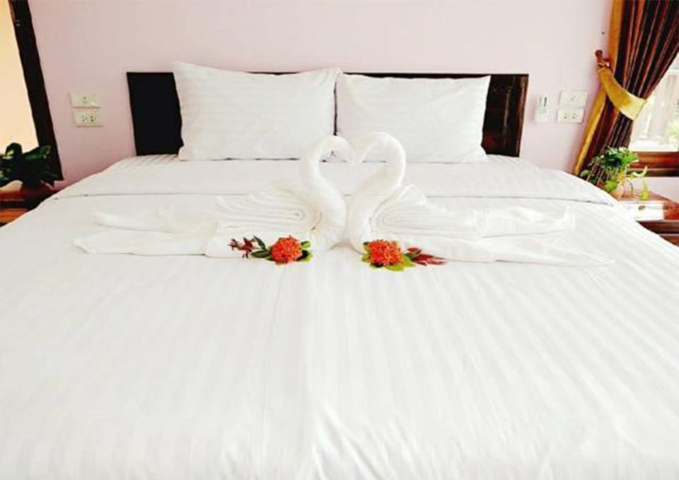 In-room safe, desk, rollaway beds (surcharge), WiFi (free)