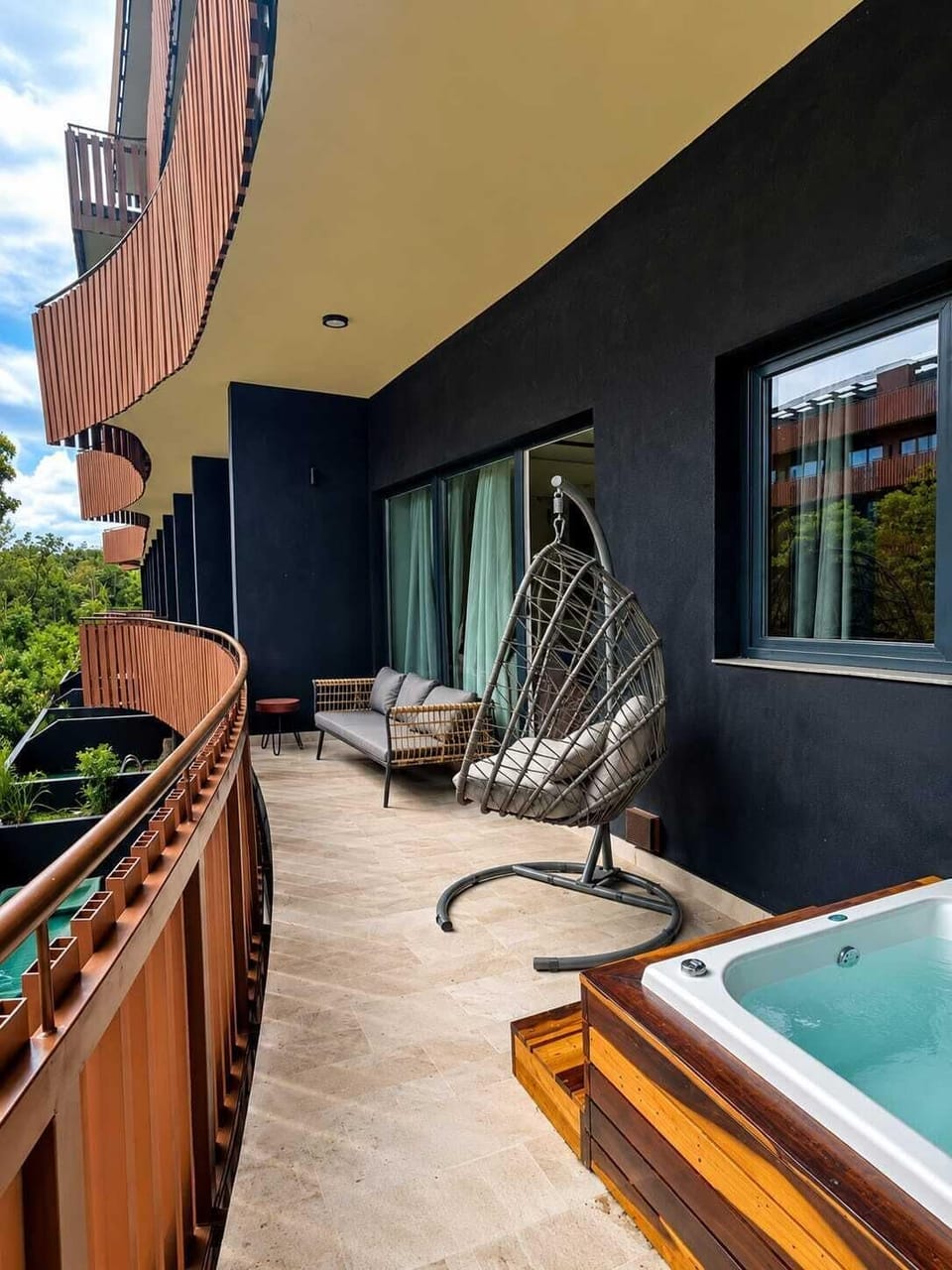 Deluxe Apartment, 2 Bedrooms, Balcony, Courtyard View | Outdoor spa tub