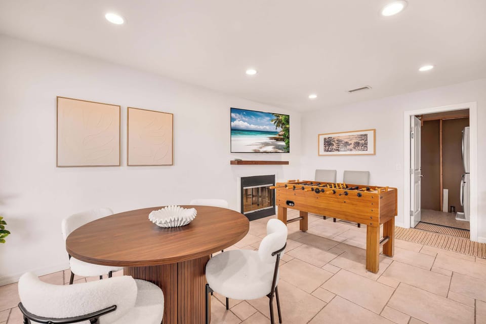 ✨ Perfect for all ages, this bright recreation area offers the ideal setting for board games, foosball tournaments, and quality time.