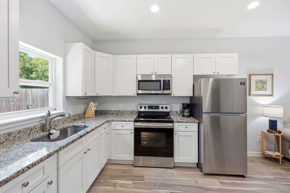House, Multiple Beds, Kitchen, Garden View (Among the Palms Cottage) | Private kitchen