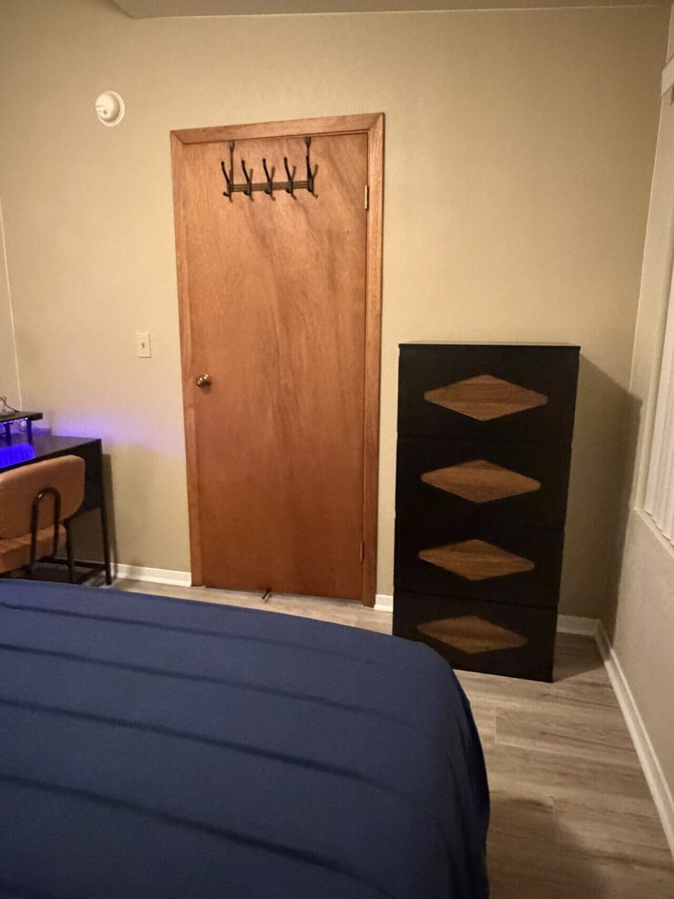 Queen Bedroom with laptop space