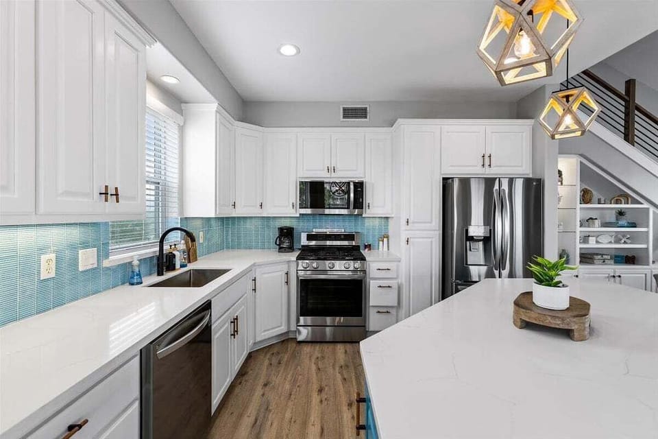 House, Multiple Beds, Pool Access, Pool View (Bay Dayz) | Private kitchen | Dining table